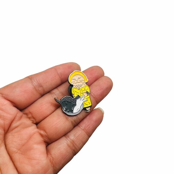 ⭐Oz Cat with Fish Enamel Pin Animal Iron Enamel Brooch Cartoon Yellow New⭐ - Picture 2 of 6